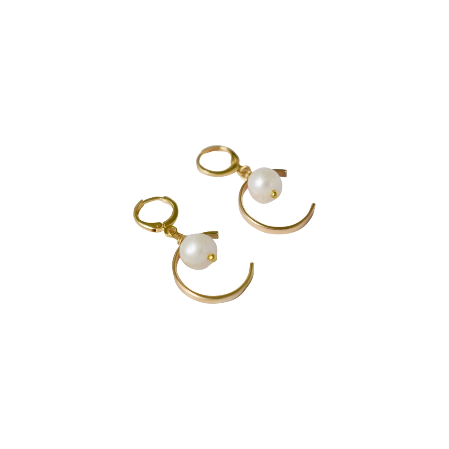 Minimalist circle and freshwater pearl hoop earrings | by Ifemi Jewels